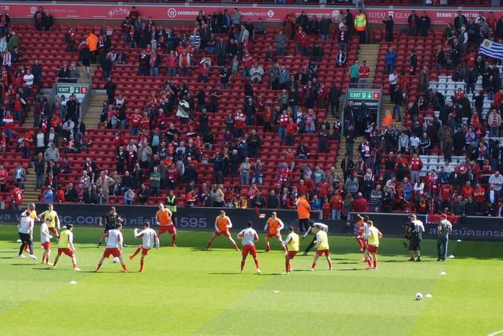 内马尔那些骚操作名场面瞬间，不愧是把任加足球发扬光大球星之一（内马尔那些炫技高光瞬间，美丽足球的代表之一）