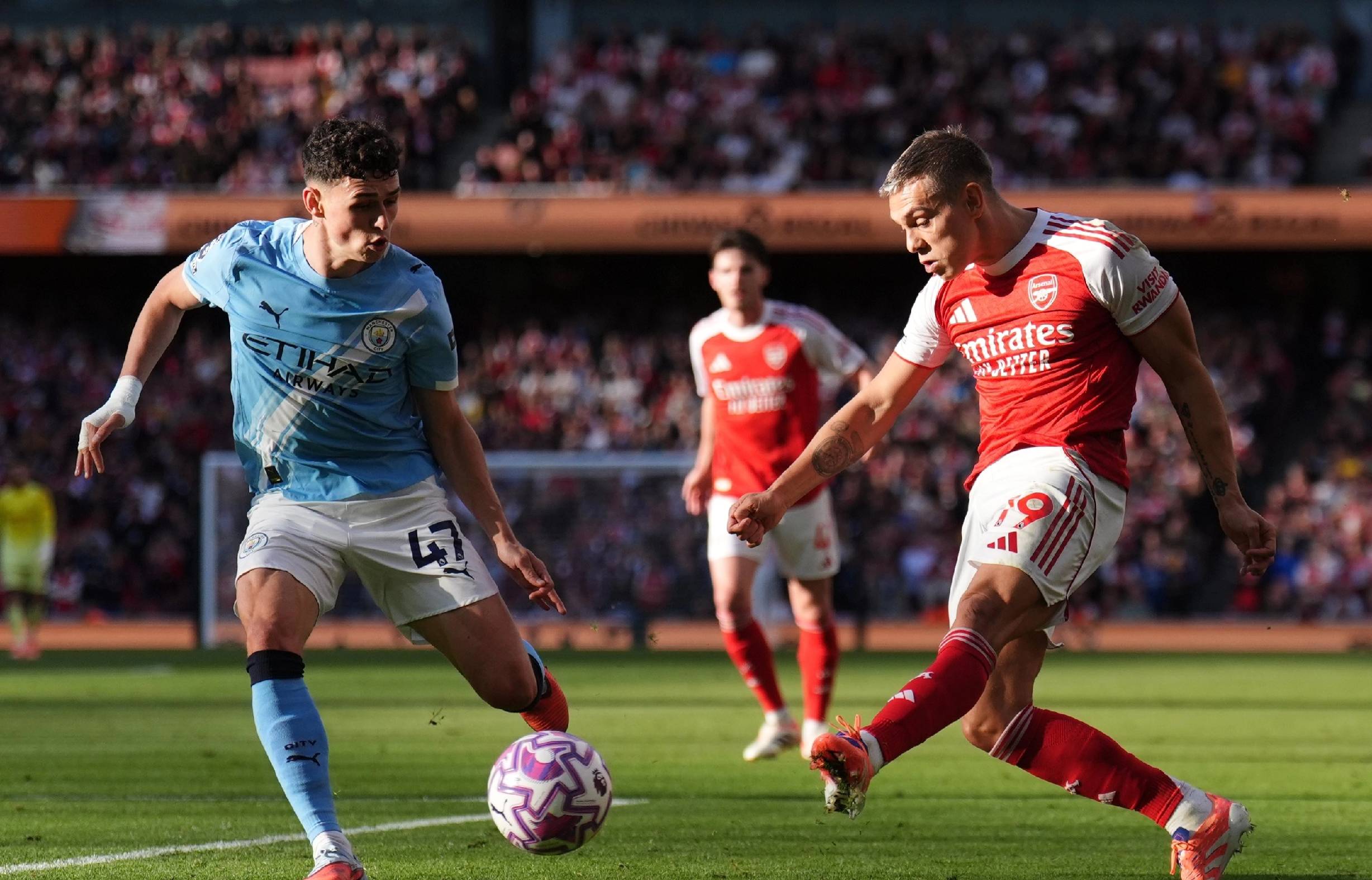 定了？老詹一到两年就退役？除非海外淘金还真差不多（老詹或1-2年内退役，除非转战海外淘金）