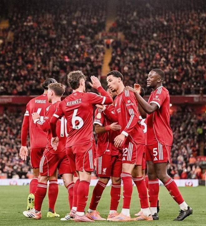 名宿：在我看来莱奥是边锋不是前锋；他配得上米兰10号球衣（名宿：莱奥更像边锋而非前锋，配得上米兰10号战袍）