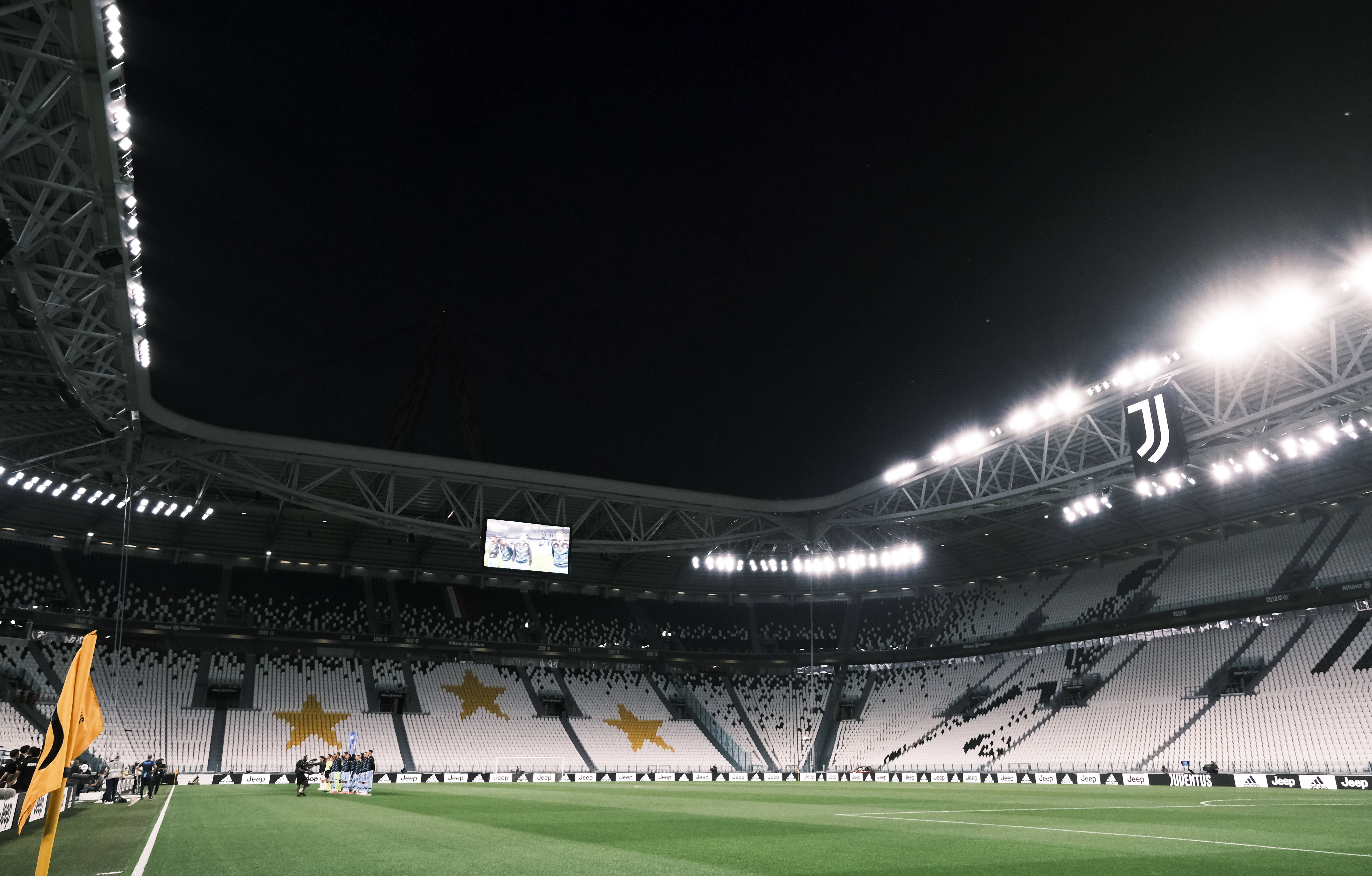 经济观察报：有关方面对国足洋帅年薪心理标准只有150万美元（经济观察报：相关方面对国足外籍主帅年薪预期仅150万美元）