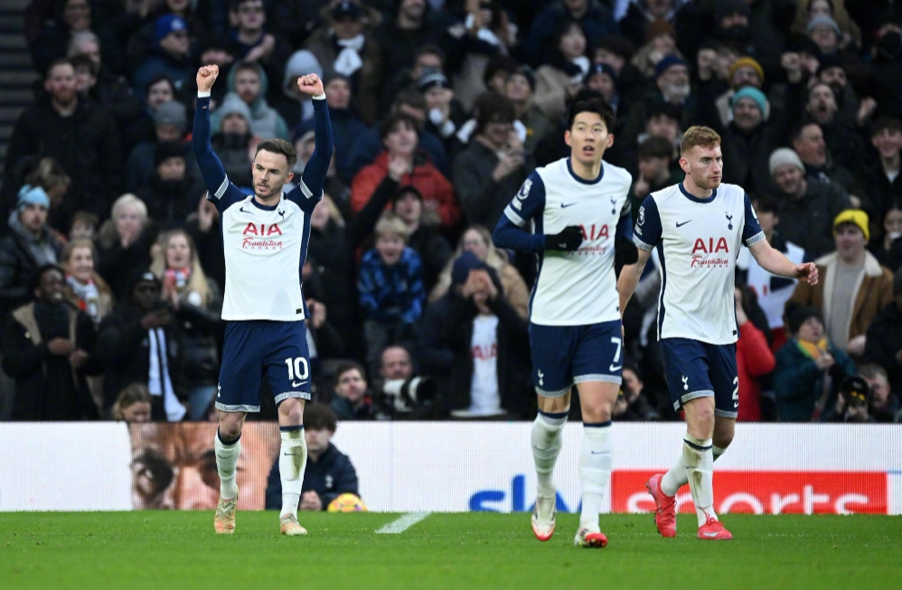 鲁尼：赖斯的表现不可思议，他未来会接替凯恩成为英格兰队长（鲁尼盛赞赖斯：表现惊艳，未来将接班凯恩出任英格兰队长）