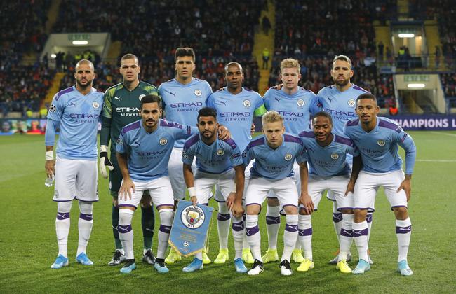 在空中直上直下：福法纳对阵巴萨个人集锦（腾空制霸：福法纳对阵巴萨高光时刻）